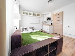 Iron/ironing board, WiFi, bed sheets - Park Grabiszyński Standard Studio (Wrocław)