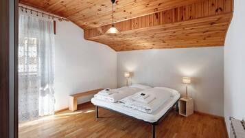 2 Schlafzimmer, BĂŒgeleisen/BĂŒgelbrett, kostenloses WLAN, BettwĂ€sche