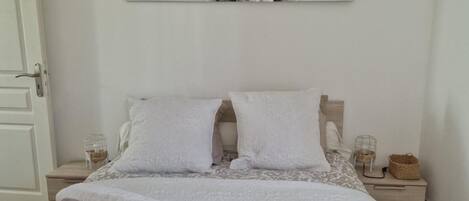 1 chambre, fer et planche à repasser, Wi-Fi gratuit, draps fournis