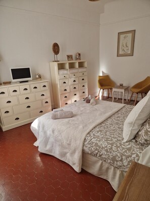 2 bedrooms, iron/ironing board, free WiFi, bed sheets
