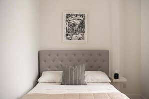 2 habitaciones, escritorio, tabla de planchar con plancha y wifi 