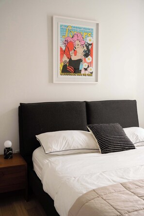 2 bedrooms, desk, iron/ironing board, WiFi