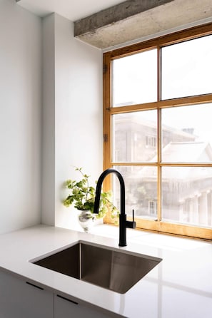 Interior - Maison Rasco - One-bedroom queen size bed suite (Montreal)