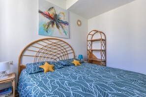 1 bedroom, bed sheets