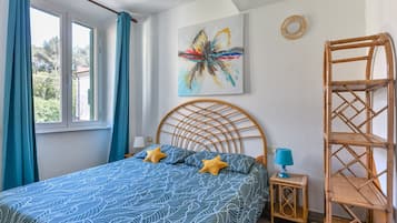 1 bedroom, bed sheets