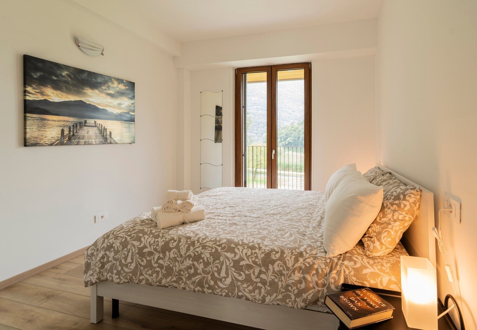 1 habitación, tabla de planchar con plancha, wifi gratis y ropa de cama 