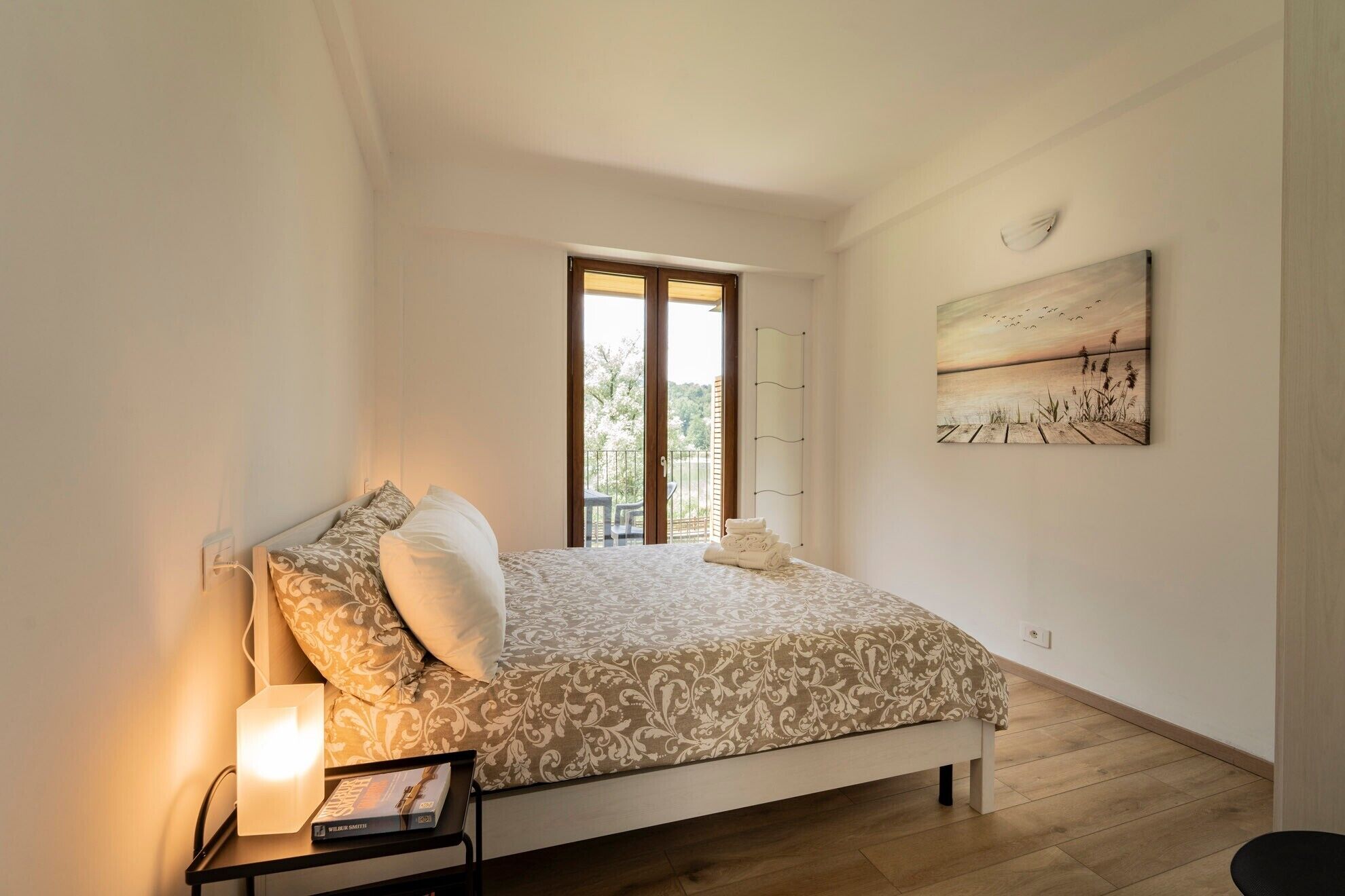 1 habitación, tabla de planchar con plancha, wifi gratis y ropa de cama 