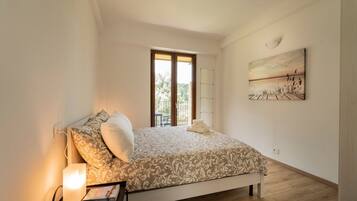 1 habitación, tabla de planchar con plancha, wifi gratis y ropa de cama