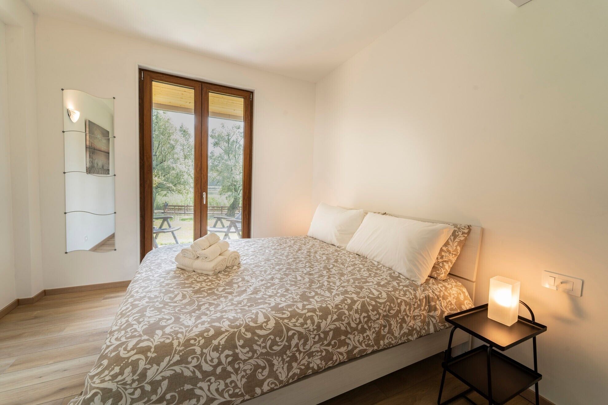 1 habitación, tabla de planchar con plancha, wifi gratis y ropa de cama 