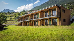 Exterior - Apartment "5" with Lake View, Shared Pool & Wi-Fi (Carlazzo)