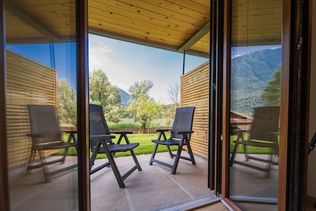 Interior. Apartment "5" with Lake View, Shared Pool & Wi-Fi