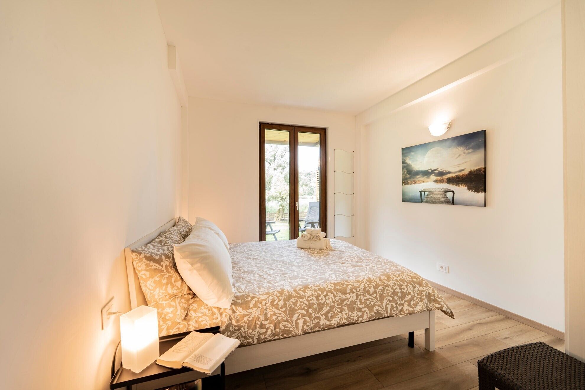 1 habitación, tabla de planchar con plancha, wifi gratis y ropa de cama 