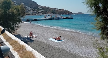 Apartment 'Syrios Suites No 1' mit Meerblick, WLAN und Klimaanlage