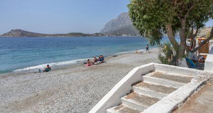 Appartement 'Syrios Suites No 1' avec vue sur la mer, Wi-Fi et climatisation
