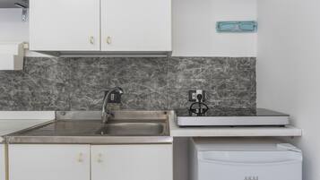 KylskÄp, mikrovÄgsugn, ugn och spishÀll