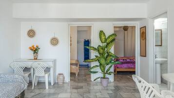 2 bedrooms, WiFi (free), bed sheets