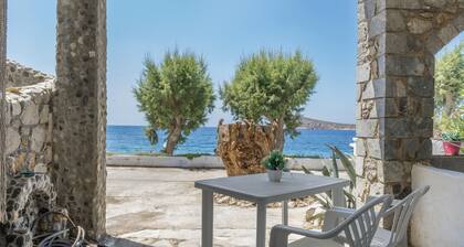 Apartment 'Syrios Suites No 2' with Sea View, Wi-Fi and Air Conditioning