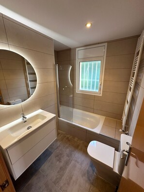 Shower, towels