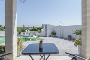 Outdoor dining - Villa 'El Olivar 2' with Mountain Views, Wi-Fi and Air Conditioning (Barbate)