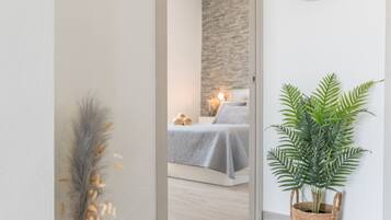 2 slaapkamers, een strijkplank/strijkijzer, gratis wifi, beddengoed