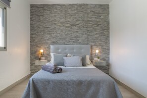 2 bedrooms, iron/ironing board, free WiFi, bed sheets - Villa 'El Olivar 1' with Mountain Views, Wi-Fi and Air Conditioning (Barbate)