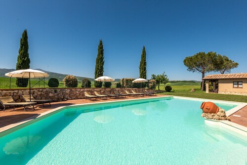 Apartment 'Il Giogo' with Shared Pool, Wi-Fi and Air Conditioning