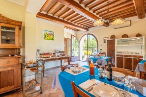 Dining - Apartment 'Il Crivello' with Shared Pool, Wi-Fi and Air Conditioning (Castiglione d'Orcia)