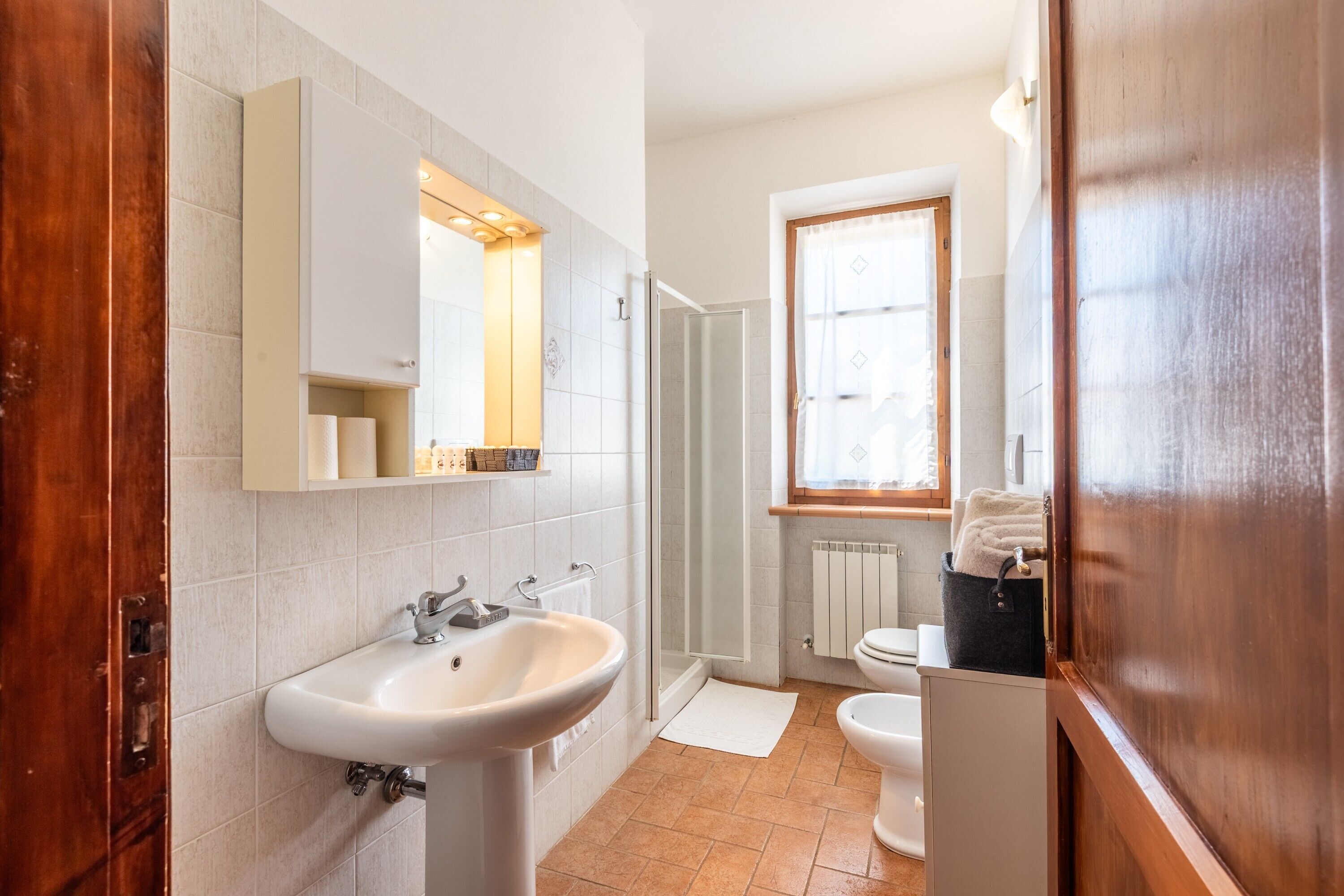 Een douche, een haardroger, handdoeken
