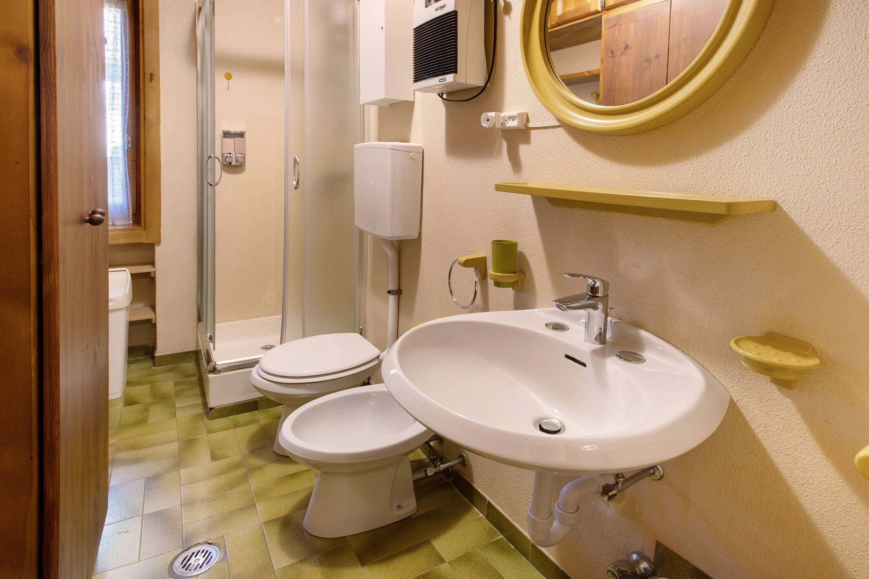 Doccia, asciugacapelli, asciugamani