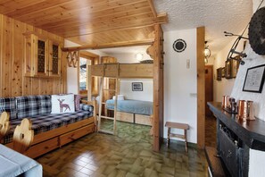 Free WiFi, bed sheets - Holiday Home 'Nido Alpino Terme E Sport - Bormio' with Mountain View, Shared Garden and Wi-Fi (valdidentro)