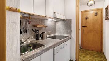 Kühlschrank, Herdplatte, Geschirrspüler