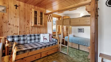 1 bedroom, WiFi (free), bed sheets