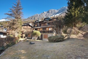 Exterior - Holiday Home 'Nido Alpino Terme E Sport - Bormio' with Mountain View, Shared Garden and Wi-Fi (valdidentro)