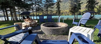 Riverview Cabin - Incredible Log Home at Eagle Landing Resort