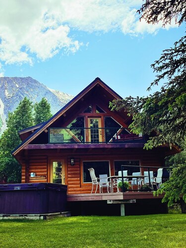 Riverview Cabin - Incredible Log Home at Eagle Landing Resort