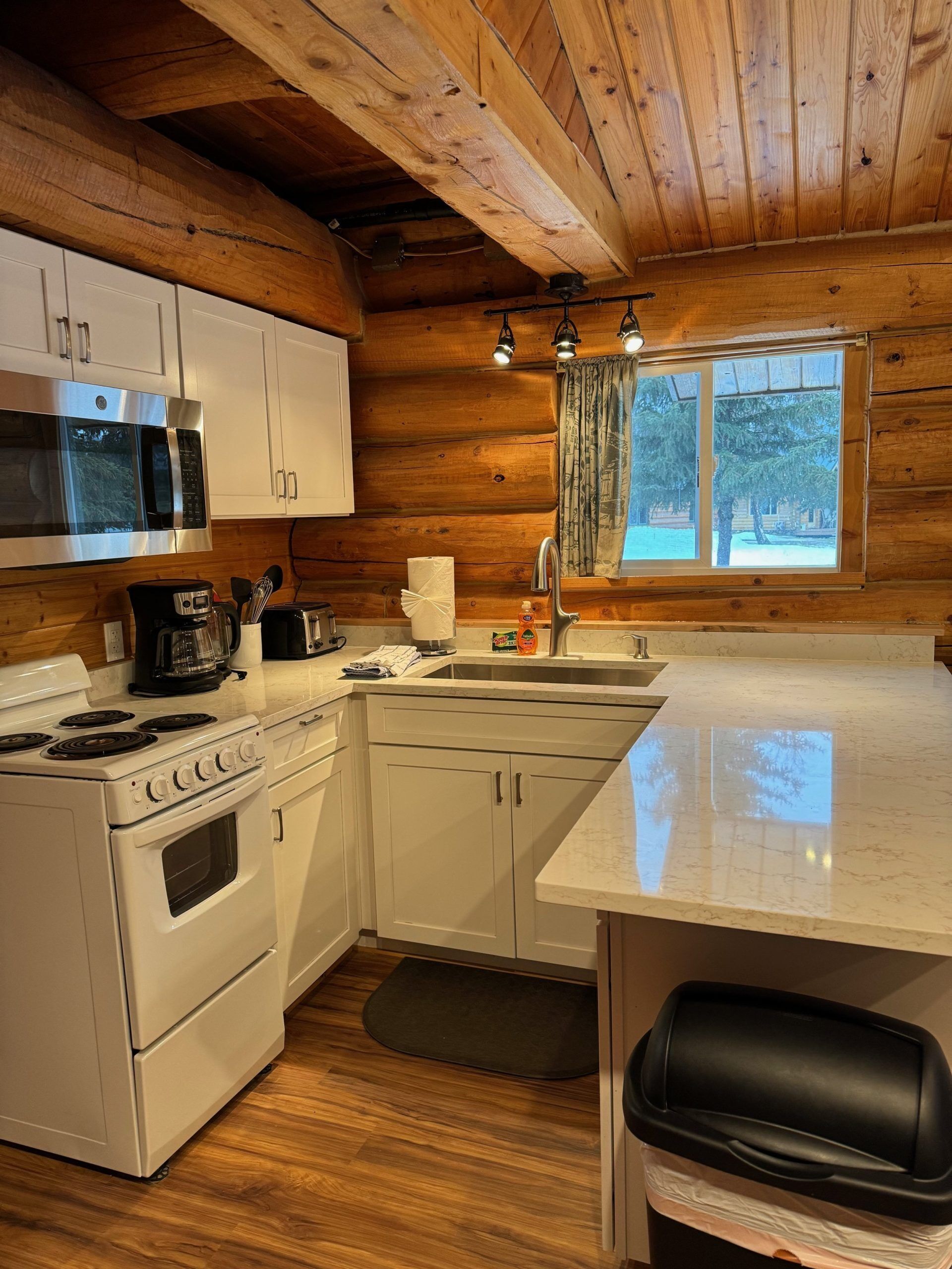 冰箱、微波炉、烤箱、炉灶