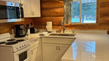 冰箱、微波炉、烤箱、炉灶