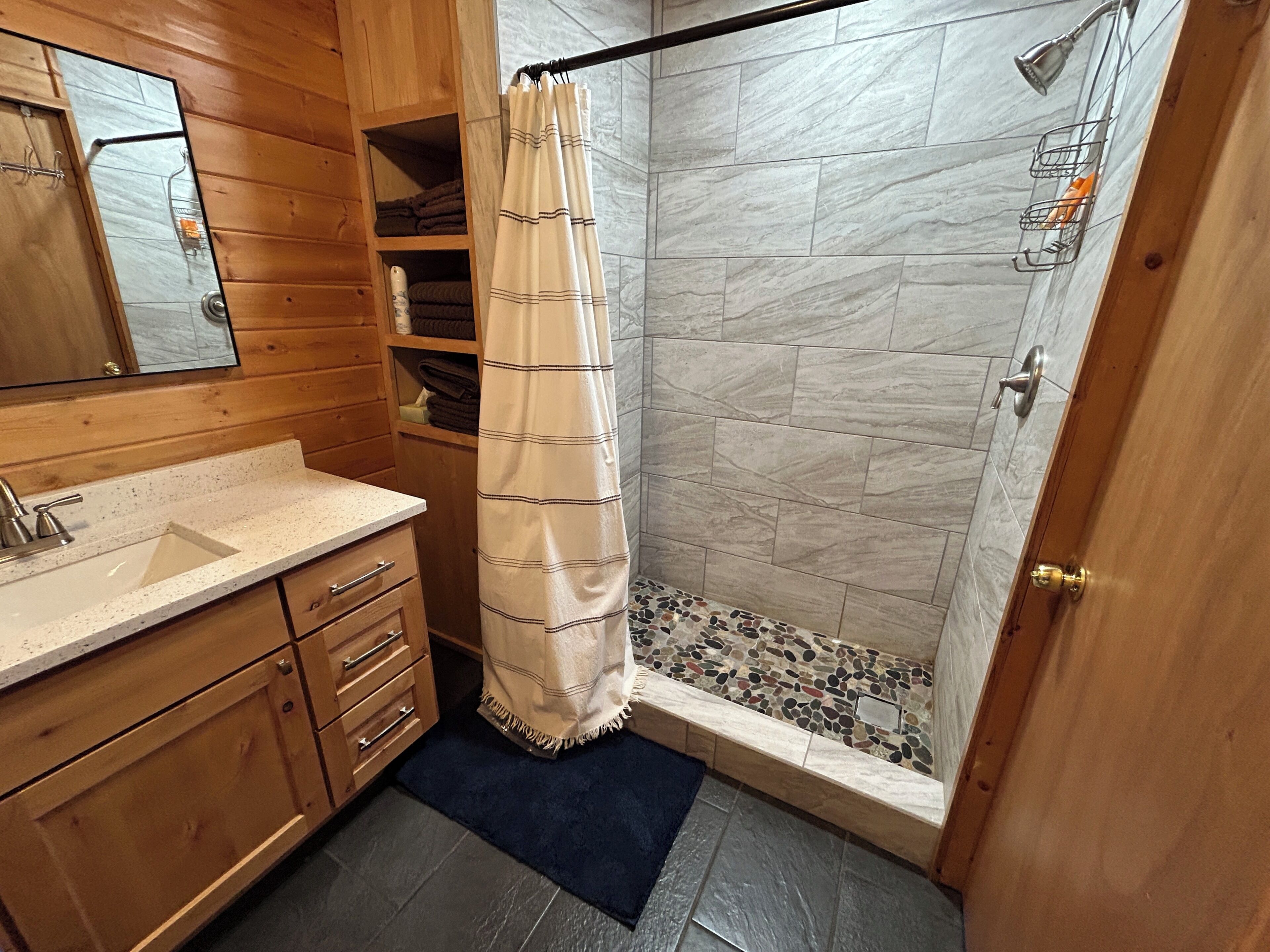 Sèche-cheveux, serviettes fournies