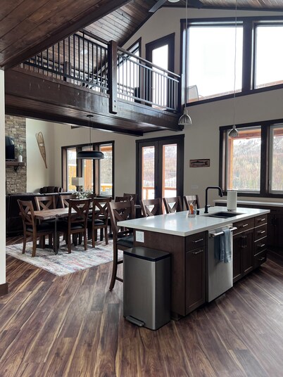 Incredible Luxury Cabin with Spectacular Views in Cooper Landing