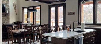 Incredible Luxury Cabin with Spectacular Views in Cooper Landing