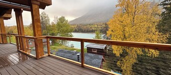 Modern Luxury Condo with River Views in Cooper Landing