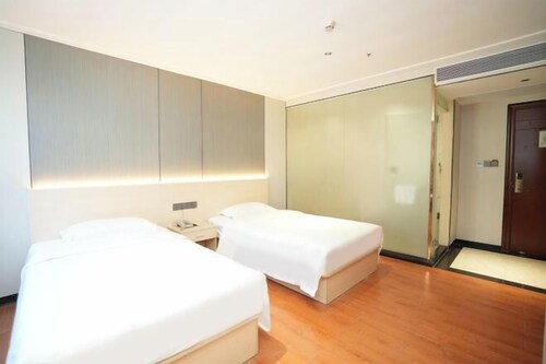 Lishanwan Business Hotel (Shenzhen Nanshan Qianhai Road Branch)