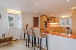 Réfrigérateur, micro-ondes, four, lave-vaisselle