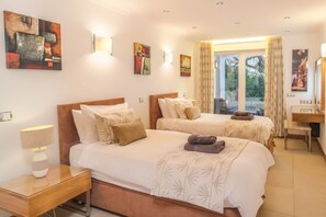 Fer et planche à repasser, Wi-Fi gratuit, draps fournis