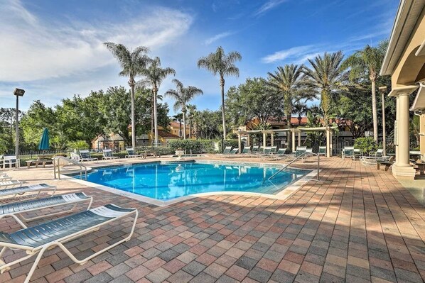 Piscine extérieure, piscine chauffée