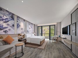 Basic Single Room | Desk, laptop workspace, blackout drapes, soundproofing