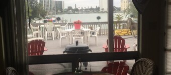 Relaxing1 bedroom on the intercoastal water walking distance to everything!