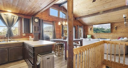 Cozy 3-bedroom cabin in fabulous Worley with AC, WiFi, and a game room.