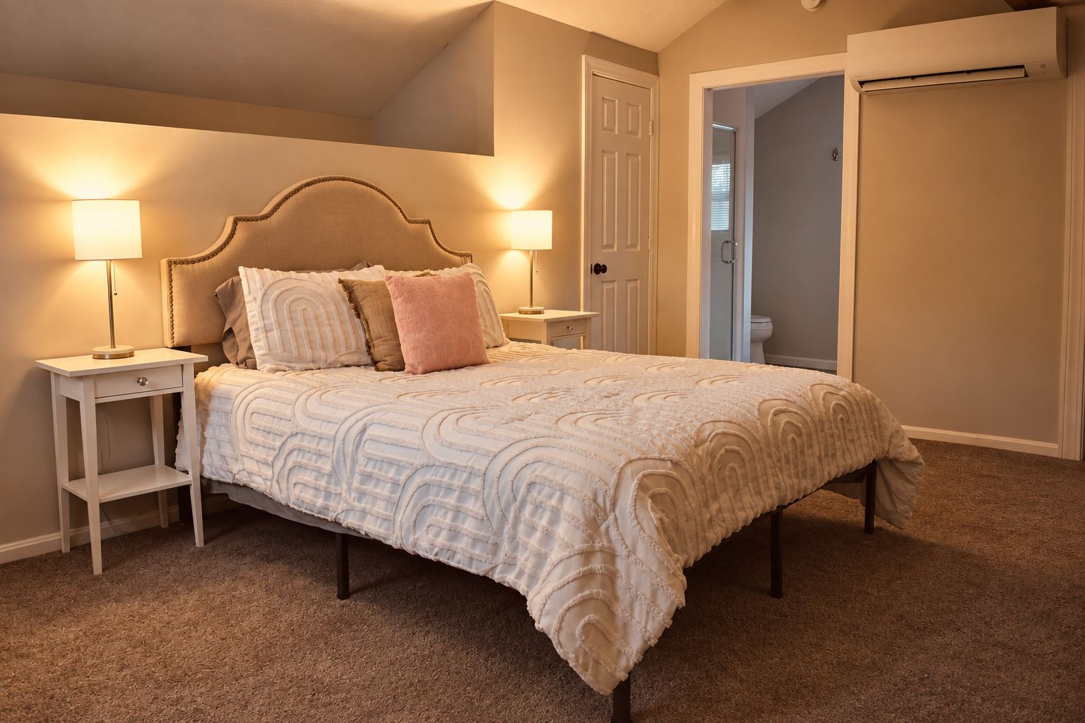2 bedrooms, desk, travel cot, free WiFi