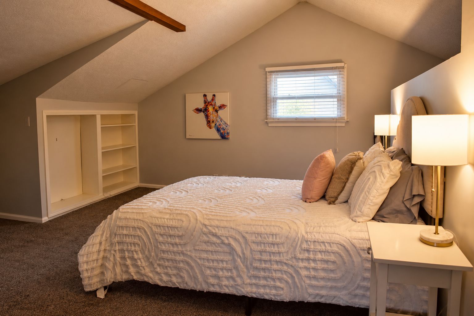 2 slaapkamers, een bureau, reisbedje, gratis wifi